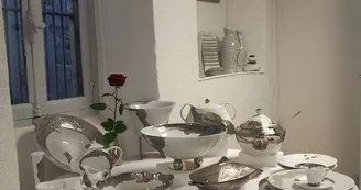 MH Atelier : création sur porcelaine