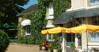 hotellecastel-brissacquince-49-1-1138376 hotellecastel-brissacquince-49-1-1138376