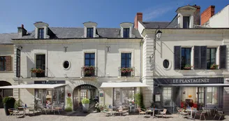 Hôtel La Croix Blanche Fontevraud - Façade de l'hôtel-restaurant_12 Hôtel La Croix Blanche Fontevraud - Façade de l'hôtel-restaurant_12
