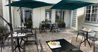 Kyriad Saumur - Terrasse petit déjeuner_14 Kyriad Saumur - Terrasse petit déjeuner_14
