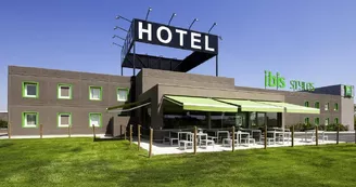 hôtel-restaurant-ibis-segré-49-hot (3) hôtel-restaurant-ibis-segré-49-hot (3)