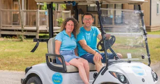 camping-la-promenade-montjean-sur-loire-msl-equipe-golfette-proprietaires-©D.Drouet (9) camping-la-promenade-montjean-sur-loire-msl-equipe-golfette-proprietaires-©D.Drouet (9)