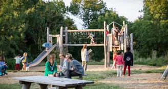 Aire de jeux Camping Huttopia Saumur - Camping Huttopia Saumur_7 Aire de jeux Camping Huttopia Saumur - Camping Huttopia Saumur_7
