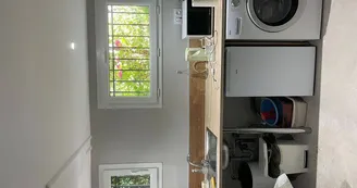 local douche, kitchenette, toilettes, lave-linge local douche, kitchenette, toilettes, lave-linge