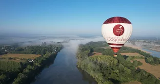Montgolfière au-dessus de la Loire Montgolfière au-dessus de la Loire