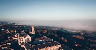 osez-mauges-les-gardes-lever-soleil-brouillard-drone-chemille-en-anjou©ABéranger osez-mauges-les-gardes-lever-soleil-brouillard-drone-chemille-en-anjou©ABéranger