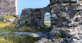 Tour et ruines du château de La Roche Tour et ruines du château de La Roche