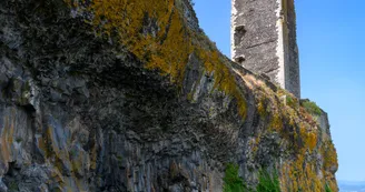 Tour et ruines du château de La Roche Tour et ruines du château de La Roche