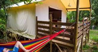 Tentes Lodge sur pilotis au Camping Mille étoiles