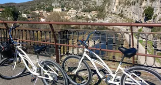 Location de vélos classiques et électriques avec Balazuc Loisirs