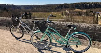 Location de vélos classiques et électriques avec Balazuc Loisirs