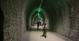 Location de vélos classiques et électriques avec Balazuc Loisirs