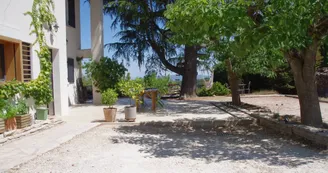 Le Grand Cèdre – 2 chambres d’hôtes Le Grand Cèdre – 2 chambres d’hôtes