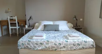 Le Grand Cèdre – 2 chambres d’hôtes Le Grand Cèdre – 2 chambres d’hôtes