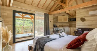 Domaine des Cabanes Suspendues  : cabane SPA Laurier