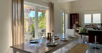 Villa L'Embellie, gîte 3 *, climatisation /grande piscine privée, 6-7 personnes SUD Ardèche