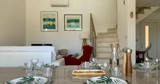 Villa L'Embellie, gîte 3 *, climatisation /grande piscine privée, 6-7 personnes SUD Ardèche