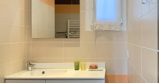 Villa L'Embellie, gîte 3 *, climatisation /grande piscine privée, 6-7 personnes SUD Ardèche