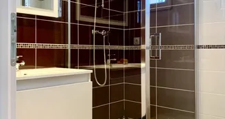 Villa L'Embellie, gîte 3 *, climatisation /grande piscine privée, 6-7 personnes SUD Ardèche