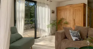 Villa Carpe Diem, gîte bien-être 4 * accessible PMR, climatisation /mini-piscine privée, SPA et sauna 2-3 personnes SUD Ardèche