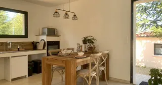 Villa Carpe Diem, gîte bien-être 4 * accessible PMR, climatisation /mini-piscine privée, SPA et sauna 2-3 personnes SUD Ardèche
