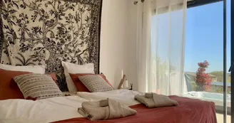 Villa Carpe Diem, gîte bien-être 4 * accessible PMR, climatisation /mini-piscine privée, SPA et sauna 2-3 personnes SUD Ardèche