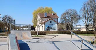 Aire de pique nique, de jeux et sports