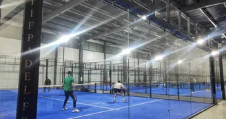 sologne-romorantin-loisirs-sport-padel-indoor-amis-sportindoorconcept©otscs_NM sologne-romorantin-loisirs-sport-padel-indoor-amis-sportindoorconcept©otscs_NM
