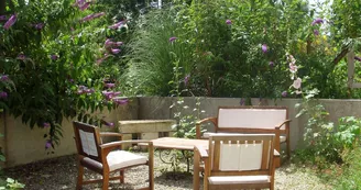 La terrasse avec vue sur la mare