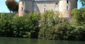 vue-sur-le-château-de-Mauriac