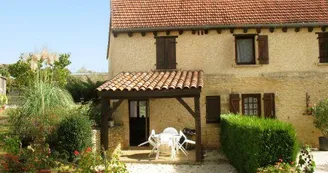 Lapervoisie 2 la cour piscine et proche de Sarlat_1 Lapervoisie 2 la cour piscine et proche de Sarlat_1