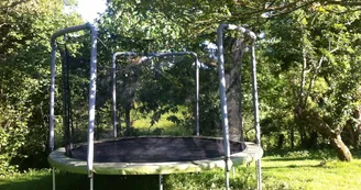 moutiers-sous-argenton-gite-domaine-angelou-trampoline moutiers-sous-argenton-gite-domaine-angelou-trampoline