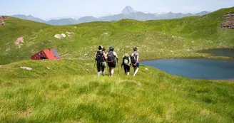 Randonneurs près du refuge d'Arlet