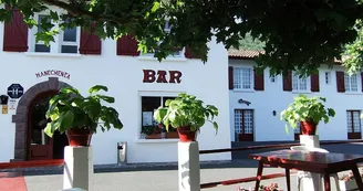 Hotel restaurant Manechenea - facade - St Etienne de Baïgorry Hotel restaurant Manechenea - facade - St Etienne de Baïgorry