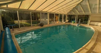 La piscine couverte et chauffée