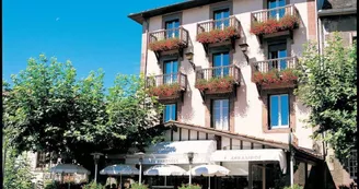 Hotel restaurant Les Pyrenees - facade - St Jean Pied de Port Hotel restaurant Les Pyrenees - facade - St Jean Pied de Port