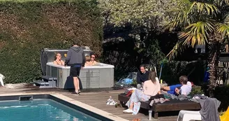 Gîte-Le-Guinot-piscine-jacuzzi-monde