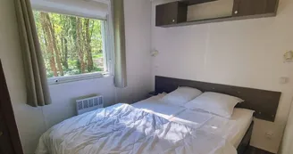 Chambre 1 avec lit double - Mobil-home 6 personnes - 4_3 Chambre 1 avec lit double - Mobil-home 6 personnes - 4_3