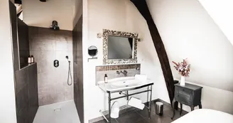 domaine-ecrin-lumiere-douche-campsegret-tourisme-vallee-isle
