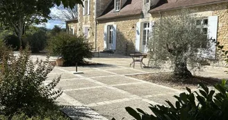 domaine-ecrin-lumiere-terrasse-campsegret-tourisme-vallee-isle