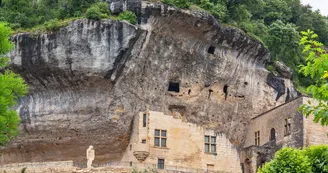 Les Eyzies AdobeStock_184408190