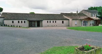 cente_vacances_la_forge_Paulhiac_cour_espace_clos.-1