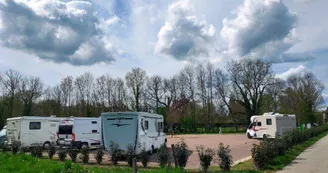Aire de camping-car.jpg Aire de camping-car.jpg