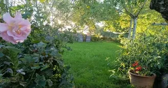 Terrasse avec vue panoramique sur la vallée