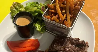 bistroloco_restaurant_assiette_plat_viande_frites@mohelioti bistroloco_restaurant_assiette_plat_viande_frites@mohelioti