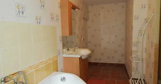 salle de bain dans la chambre