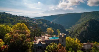 Château de Riell - Molitg-les-Bains (Pyrénées Orientales)- vue du domaine Château de Riell - Molitg-les-Bains (Pyrénées Orientales)- vue du domaine