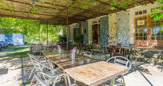 Location de salles Chez Tata Simone à Mouriès Terrasse