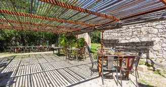 Location de salles Chez Tata Simone à Mouriès Tonnelle