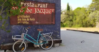 Location de salles Chez Tata Simone à Mouriès Terrain de pétanque